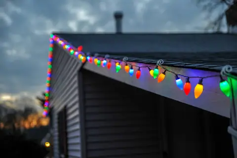 Multicolor roofline lights