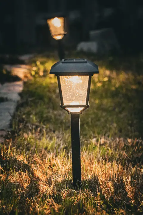 Solar stake lantern
