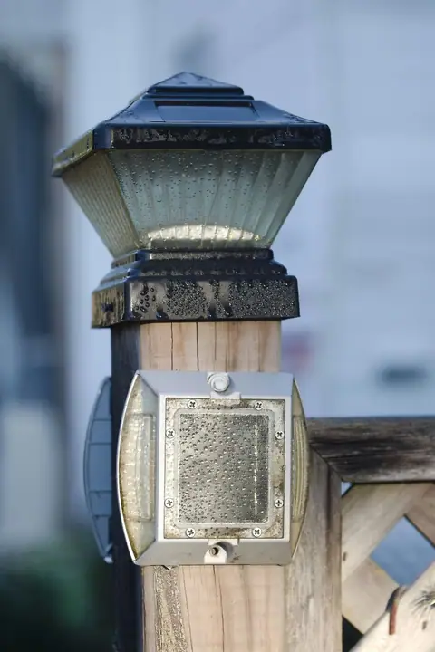 Solar post cap light
